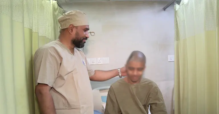 চিকিৎসক ও কিশোর আবীর